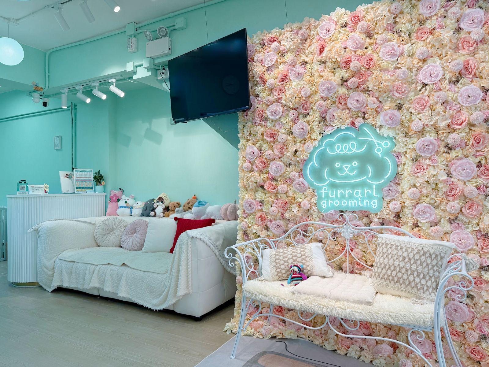 Furrari 店內入口與 Tiffany 色空間